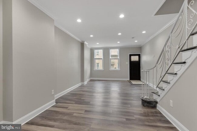 Building Photo - 2637 E Madison St