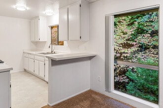 Building Photo - 101 Rockledge Ln