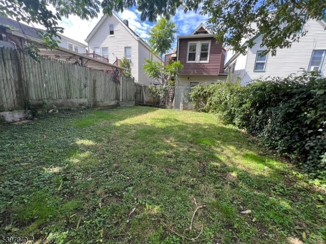 Building Photo - 163 E 22nd St