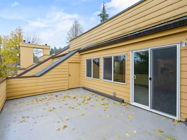 Building Photo - 1621 NE 113th St