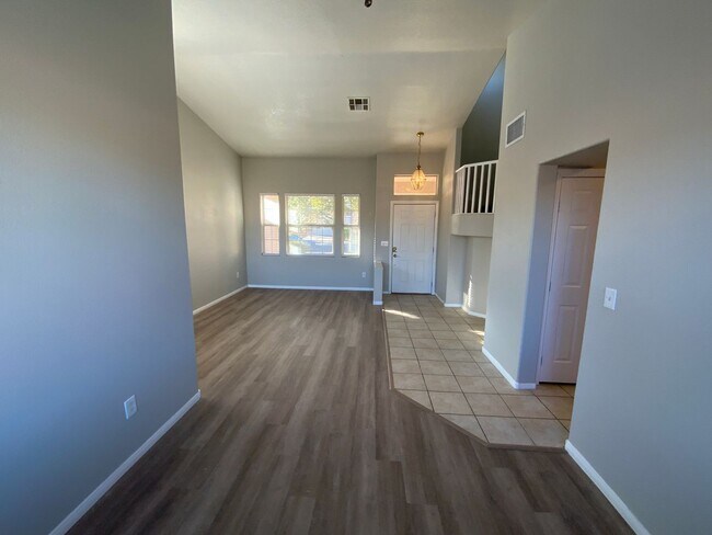 Building Photo - *2 WEEKS FREE RENT FOR QUALIFIED APPLICANT...