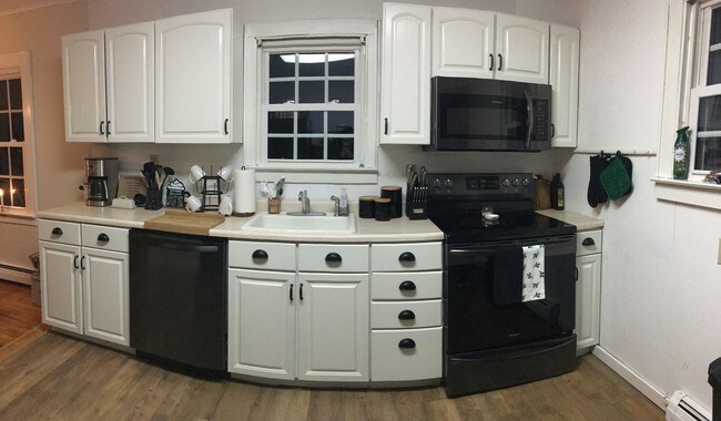 Brand New appliances in kitchen. - 220 Wilbur Blvd