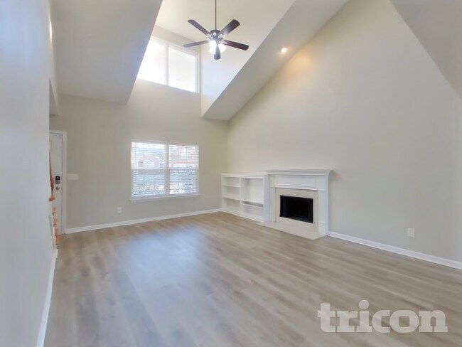 Foto del edificio - 3011 Deer Trail Dr