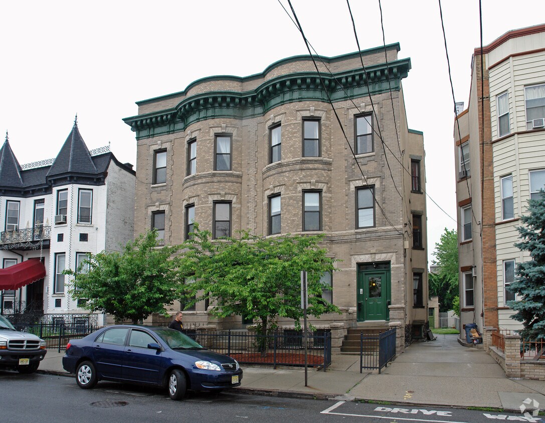 Building Photo - 312-314 Monastery Pl