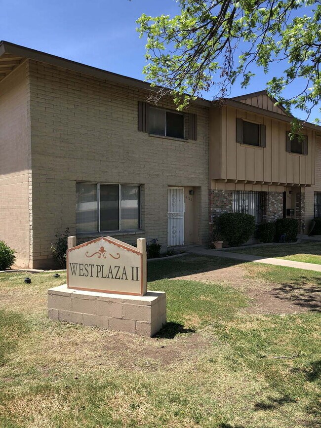 Building Photo - 3 Bedroom Sec 8 Approved.  Don't wait wont...