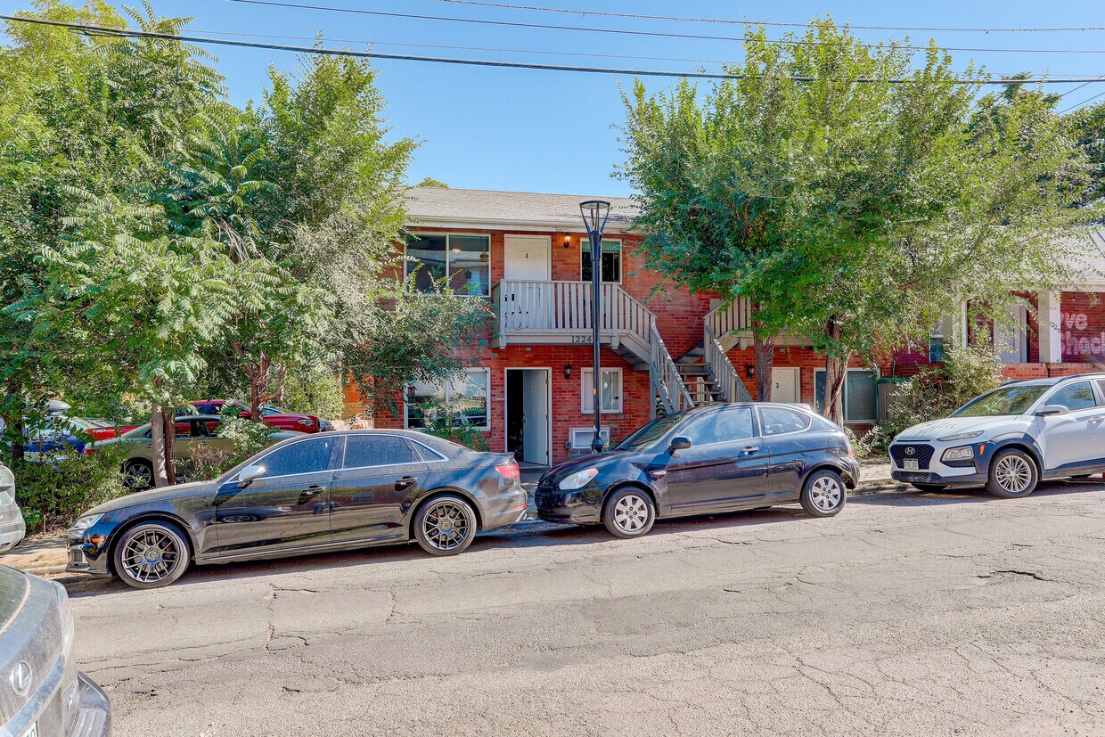 Entrada 1224 - 1224 11th St