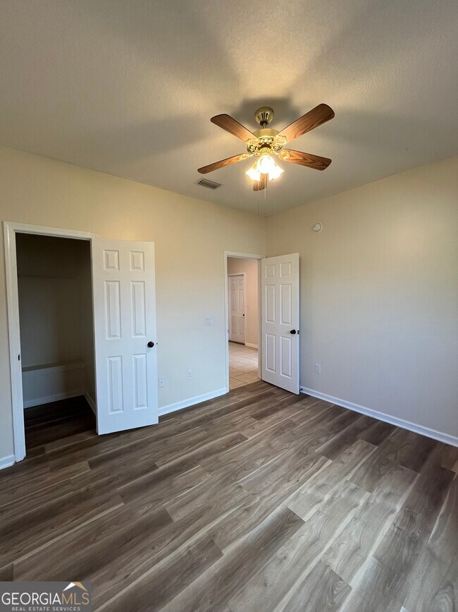 Building Photo - 206 Royal Palms Ave