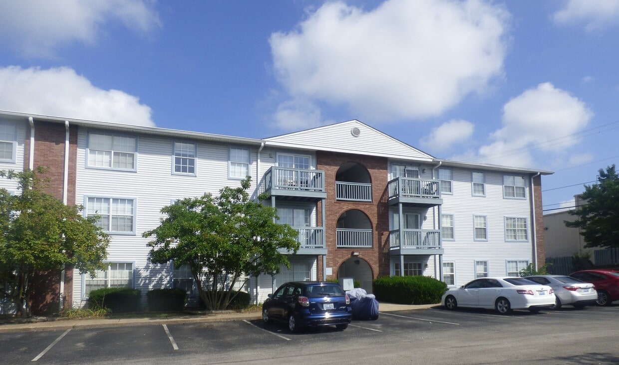 Primary Photo - FALL SPECIAL-1/2 Off 2nd Mo! Lovely Condo,...