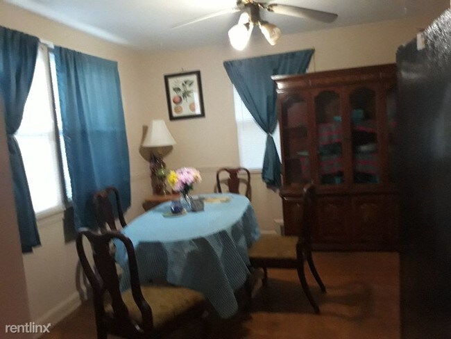 Foto del edificio - 5 br, 3 bath House - 11804 Georgia Ave