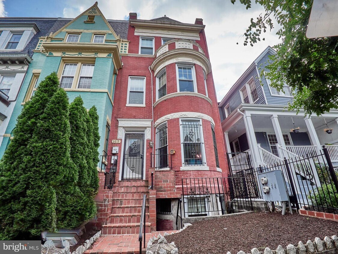 Primary Photo - 3517 10th St NW