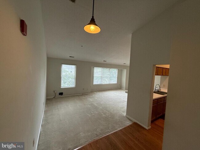 Building Photo - 2600 Camelback Ln