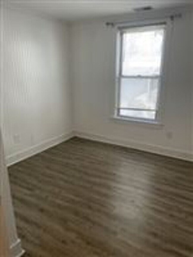 Foto del edificio - 875 E 2nd St
