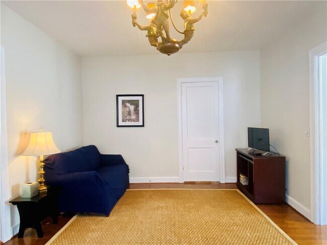 Foto del edificio - 324 Kennesaw Ave NW