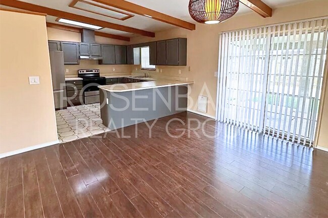 Foto del edificio - Gorgeous 3-bedrooms, 2-baths hilltop home ...