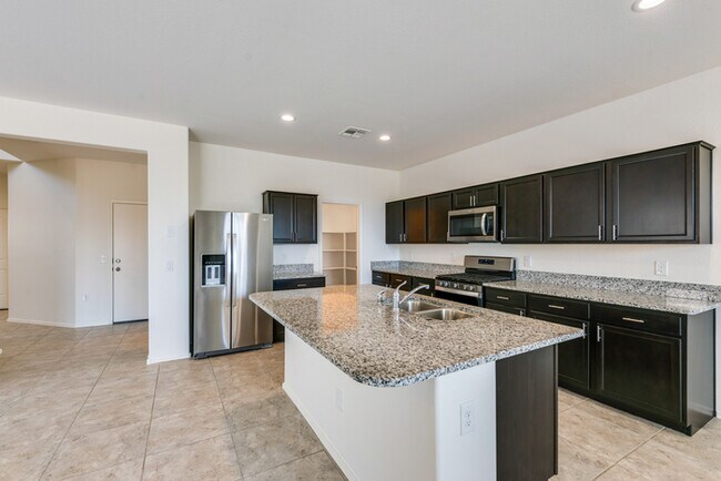 Building Photo - Move-in ready home in Buckeye!
