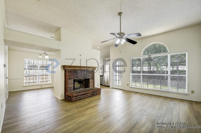 Building Photo - 1206 Hyde Park Dr