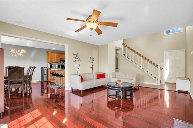 Building Photo - Updated 3 Bedroom Townhome in SW Champaign - Available 06/01/2026