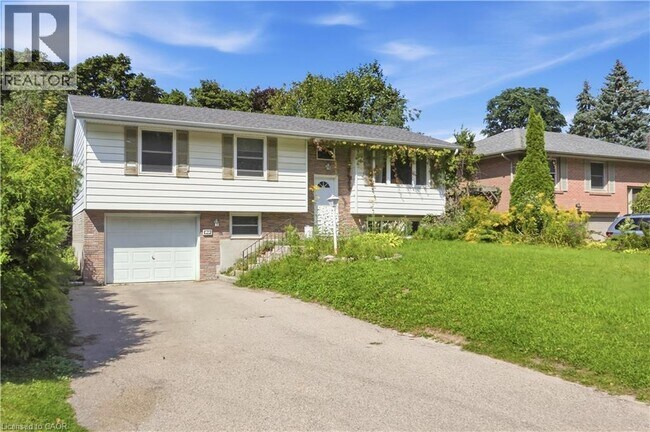 Building Photo - 122 Greenbrier Dr