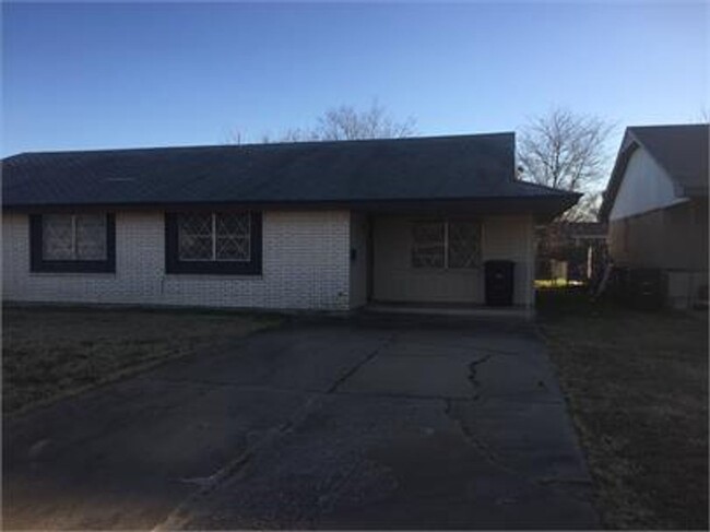 Building Photo - Beautiful duplex in Moore for rent!