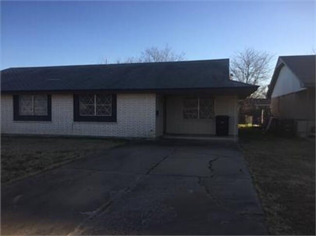 Photo - Beautiful duplex in Moore for rent! House