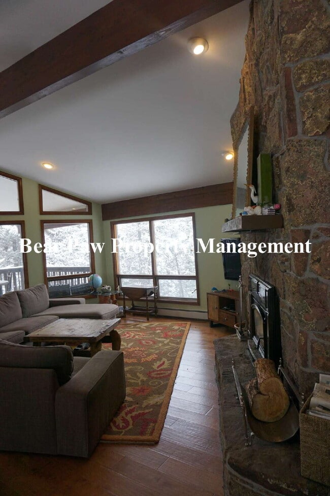 Building Photo - Lovely Home in Soda Creek!!
