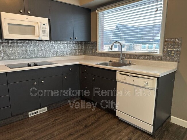 Foto del edificio - 647 8th Ave SW