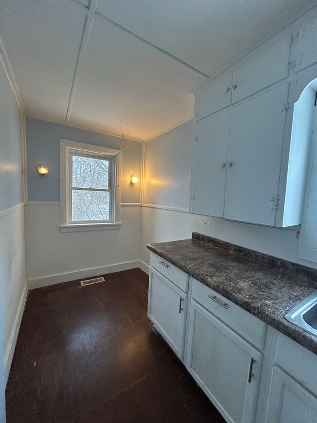 Building Photo - 111 S Wood St