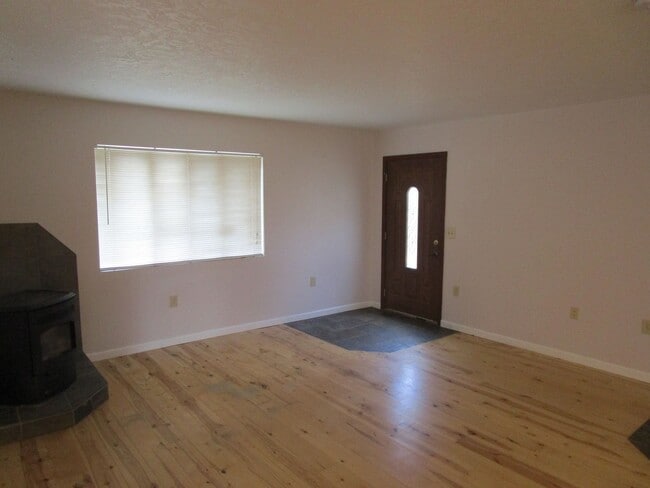 Building Photo - House on Lower Side of Juniper Canyon with...