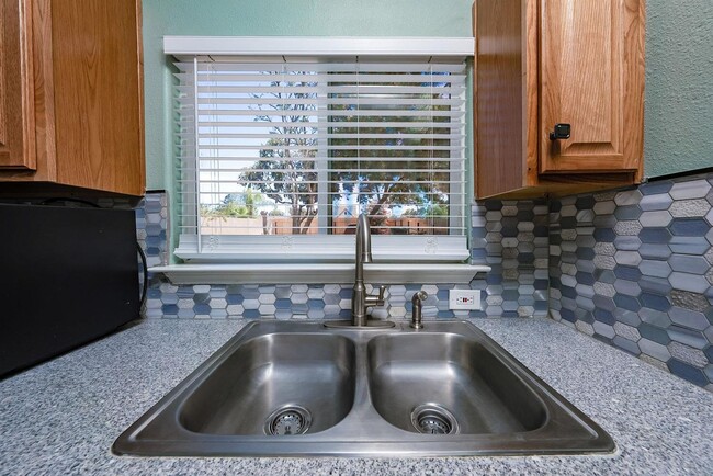 Building Photo - CUSD Home, 2BR/1BA, Modern Updates - Built...