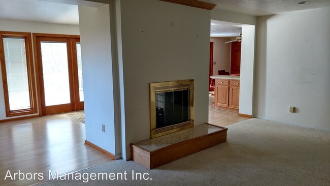 Building Photo - 136 Monticello Dr