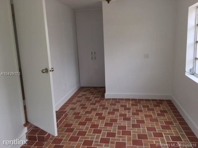 Foto del edificio - 3 Farrey Ln