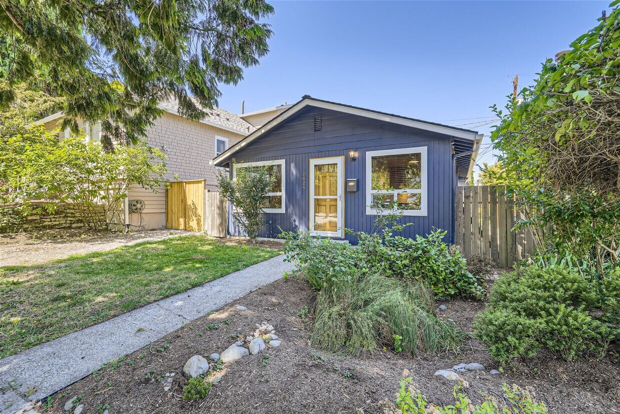 Primary Photo - Charming one-level cottage in Madison Valley!