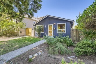 Building Photo - 2624 E Roy St