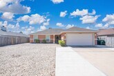 Foto principal - 13937 Windjammer Dr