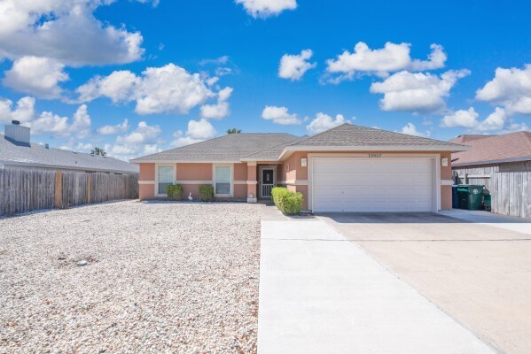 Foto principal - 13937 Windjammer Dr