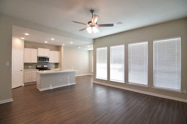 Foto del edificio - 10235 Six Shooter Ln