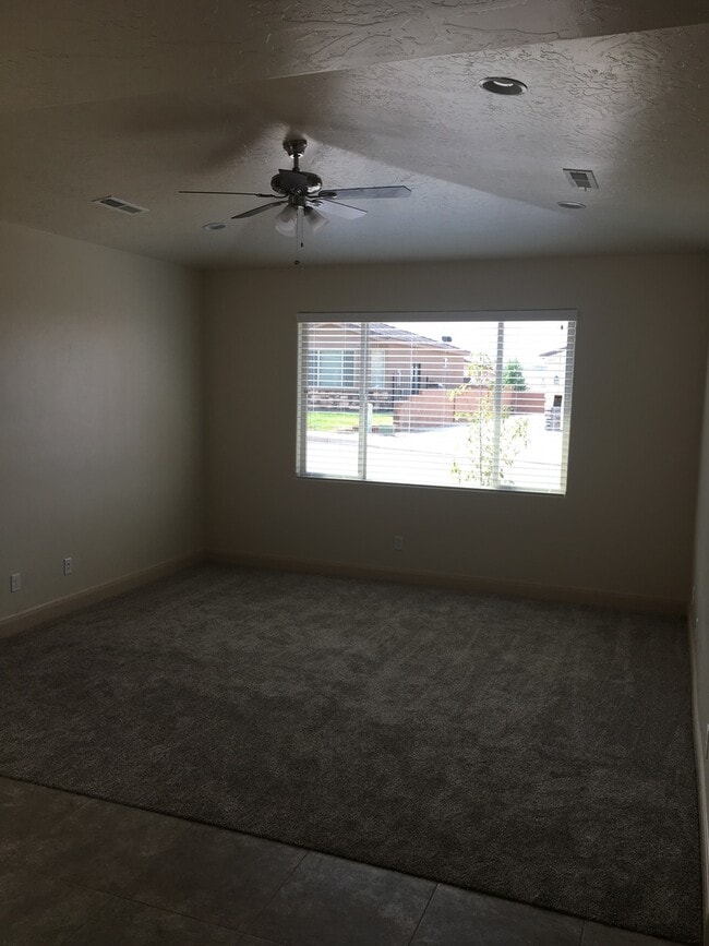 Building Photo - Home in Hurricane