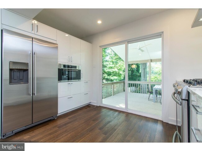 Foto del edificio - 1109 Maplecrest Cir
