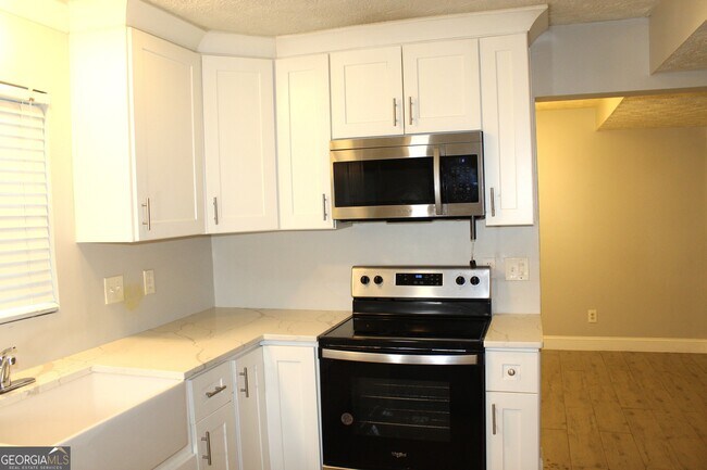 Building Photo - 5811 Calico Ct