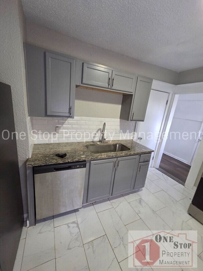 Foto del edificio - Beautiful 5 Bedroom 2 Bathroom in Kansas City!