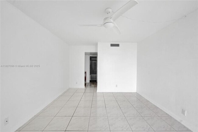 Building Photo - 2 bedroom in Aventura FL 33180