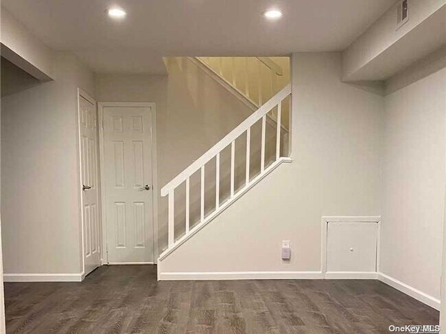 Building Photo - 232N Springmeadow Dr