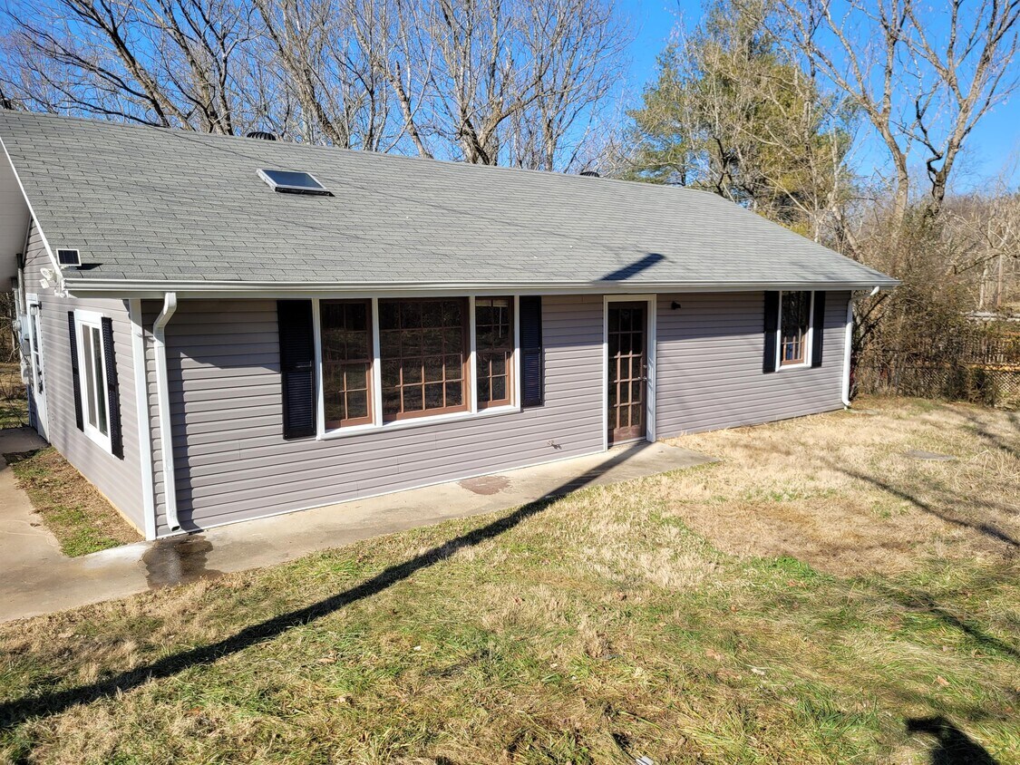 Primary Photo - 662 Briarwood Rd