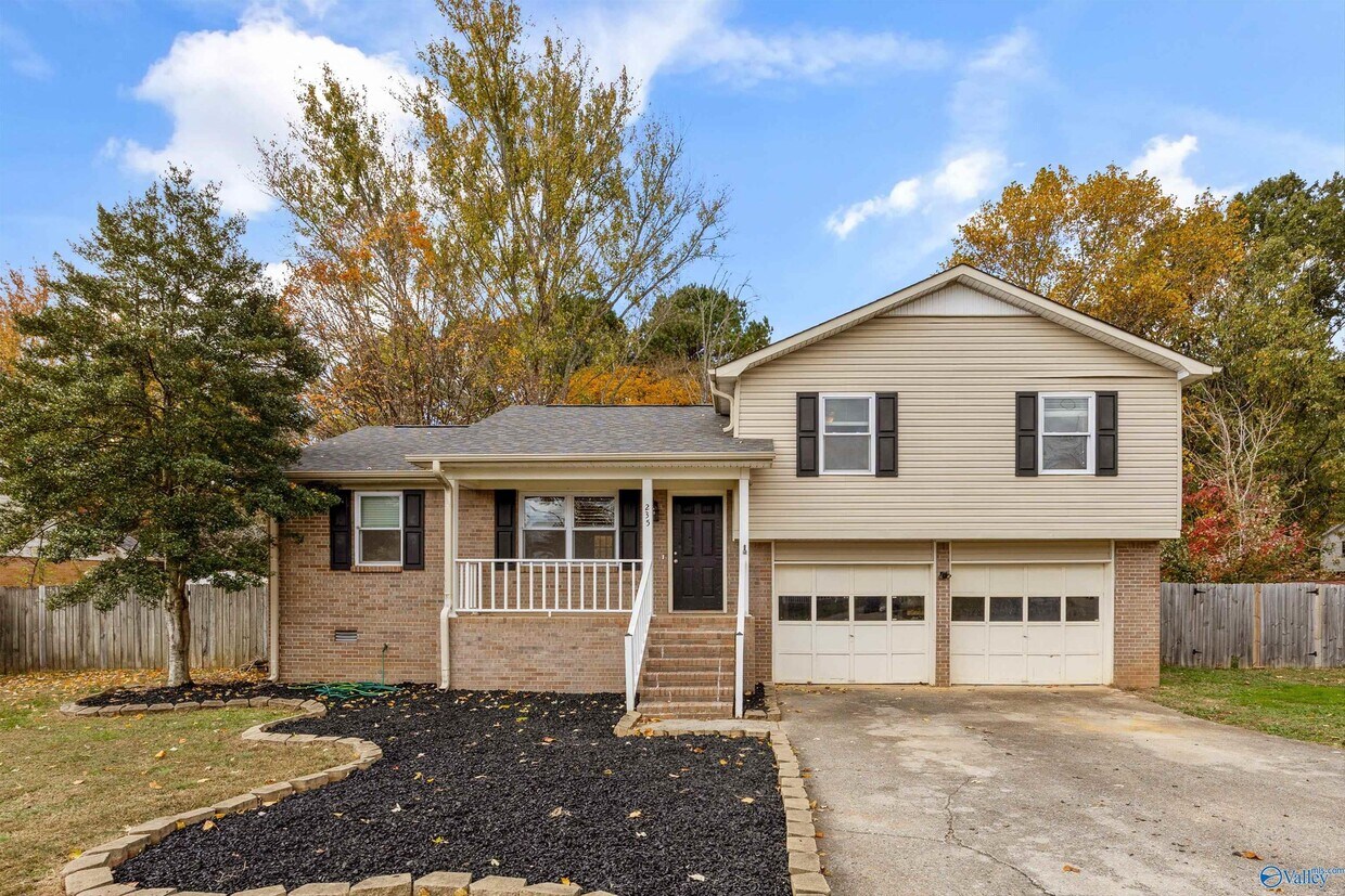 Foto principal - 235 Usher Rd