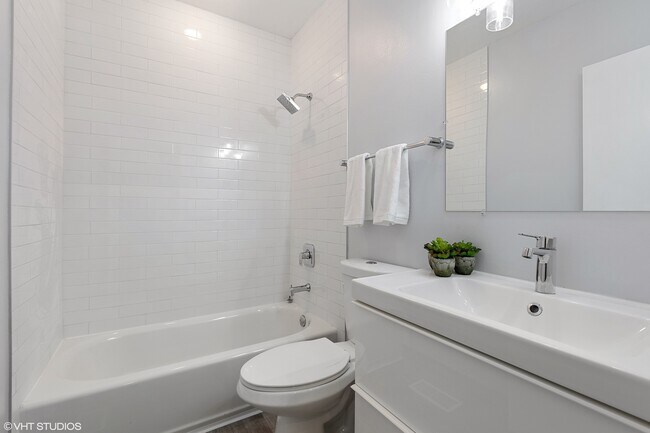 Foto del edificio - 1240 W Cottage Pl