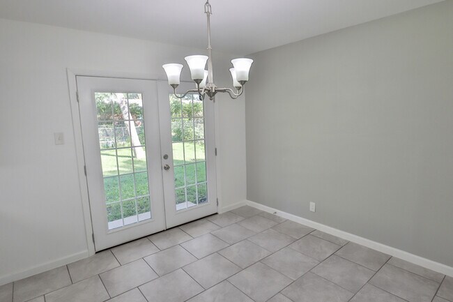 Foto del edificio - 309 E Wright Blvd