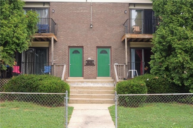 Building Photo - 327-327 S West St