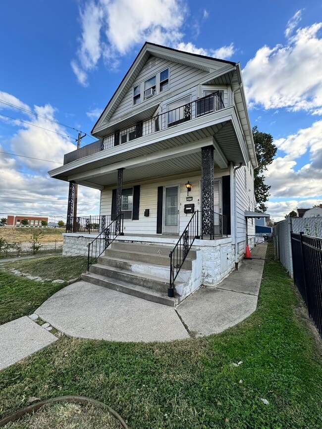 Building Photo - 2075 Crown Ave