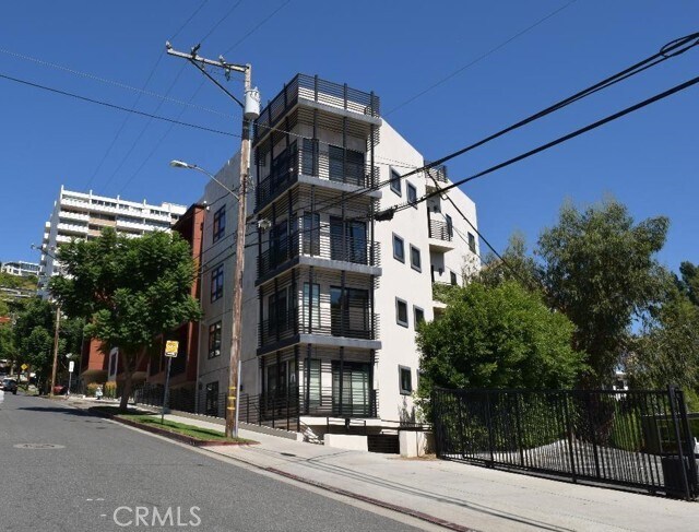 Building Photo - 8788 Shoreham Dr
