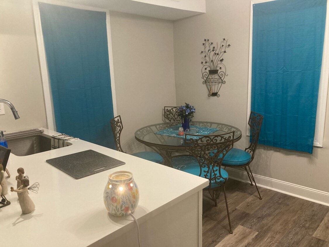 Building Photo - 1 Bed/1 Bath - Fully Renovated - Kitchen w...